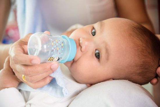 Нужно ли давать воду новорожденным?