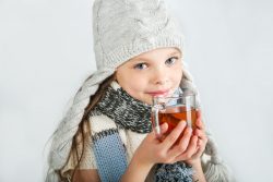 Черный чай детям: можно ли, с какого возраста, польза и вред