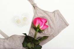 Трещины на сосках: почему возникают, чем лечить?