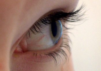 Аллергический конъюнктивит у ребенка: симптомы и лечение