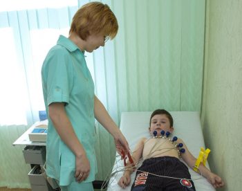 Синусовая аритмия у ребенка: что это такое и что делать?