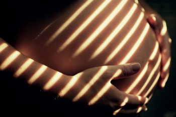 Стрии (растяжки на коже): причины появления, способы лечения