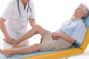 мытье ног у больных