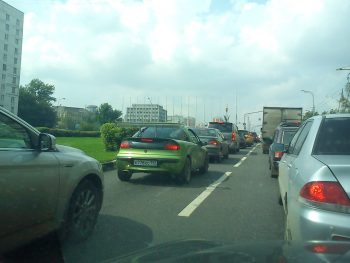 вид из машины на дорогу