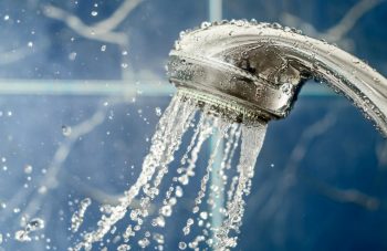 10 причин считать холодный душ полезным для здоровья