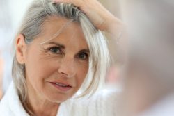 Почему появляется седина и как с этим бороться?