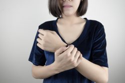 Ревматоидный полиартрит: причины, симптомы и лечение