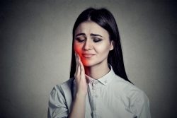 Почему болит зуб после лечения каналов?