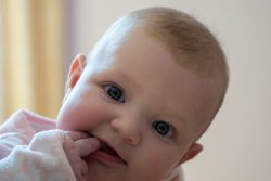 Боль во время прорезывания молочных зубов. Чем помочь ребенку?