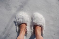Почему мерзнут ноги и как с этим бороться?