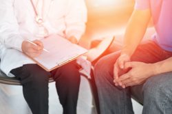 Фуникулит: почему он возникает и как проявляется