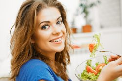 Что включить в меню для красоты волос?