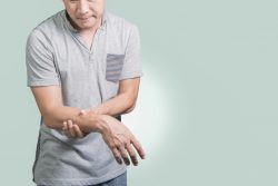 Паралич Дежерин-Клюмпке: причины, симптомы, принципы лечения