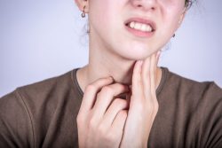 Паратонзиллит: причины, симптомы и лечение