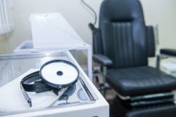 Ларингоскопия: что это такое, кому и как ее проводят