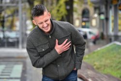 Внезапная сердечная смерть: почему возникает, как ее избежать, неотложная помощь