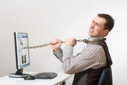 Компьютерная зависимость у взрослых: причины и лечение