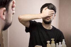 Избегающее расстройство личности: суть, причины, признаки и коррекция