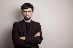 Инфантильность: что это в психологии. Причины, признаки, как избавиться