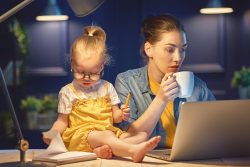 Работающая мама: лайфхаки как все успевать