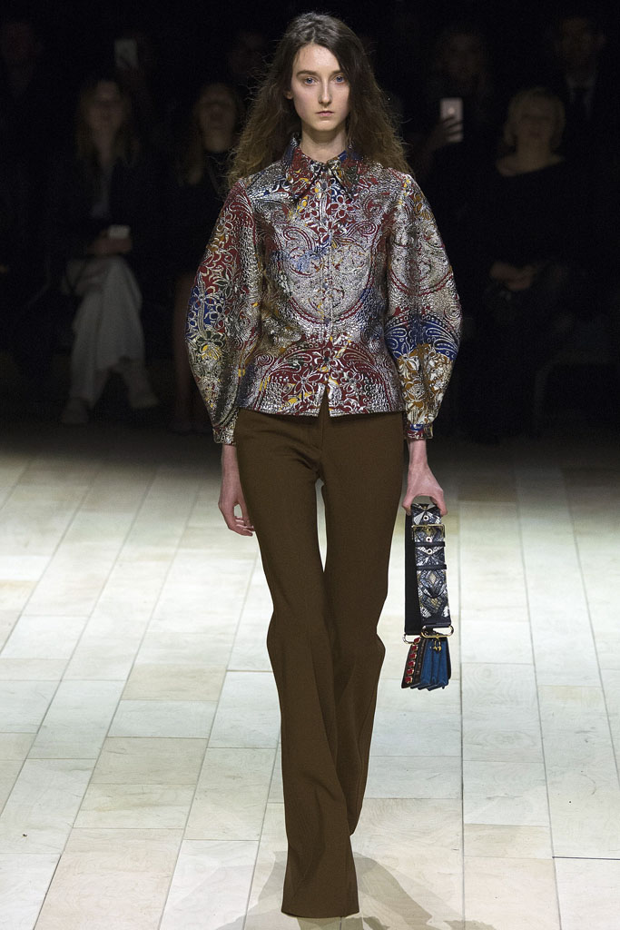 блузка из парчи