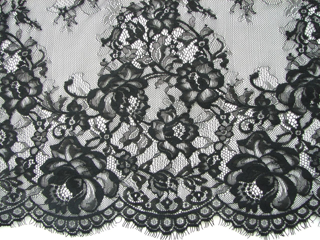 черный гипюр