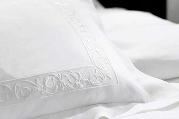 батист с вышивкой