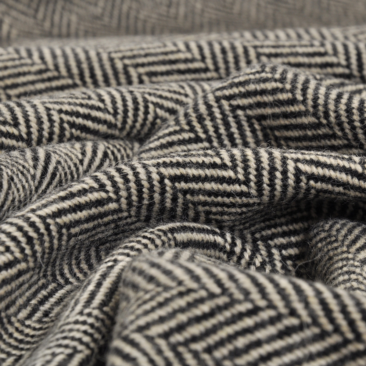 твид с рисунком в елочку