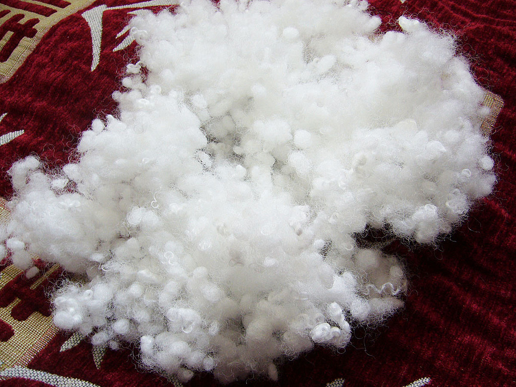 Наполнитель холлофайбер: описание, состав, свойства, достоинства и недостатки