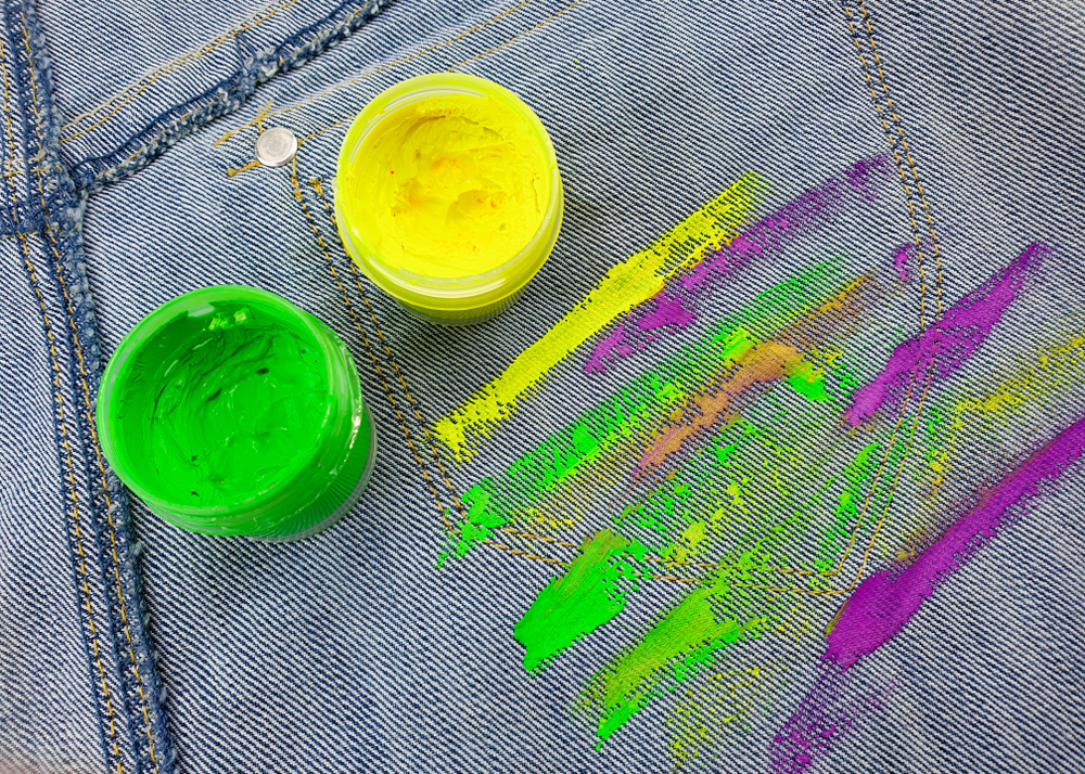 Как и чем отстирать гуашь с одежды