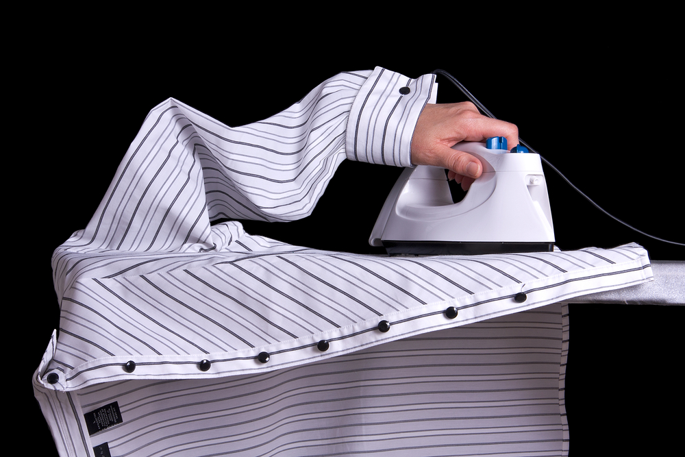 Как правильно гладить рубашки с длинным рукавом
