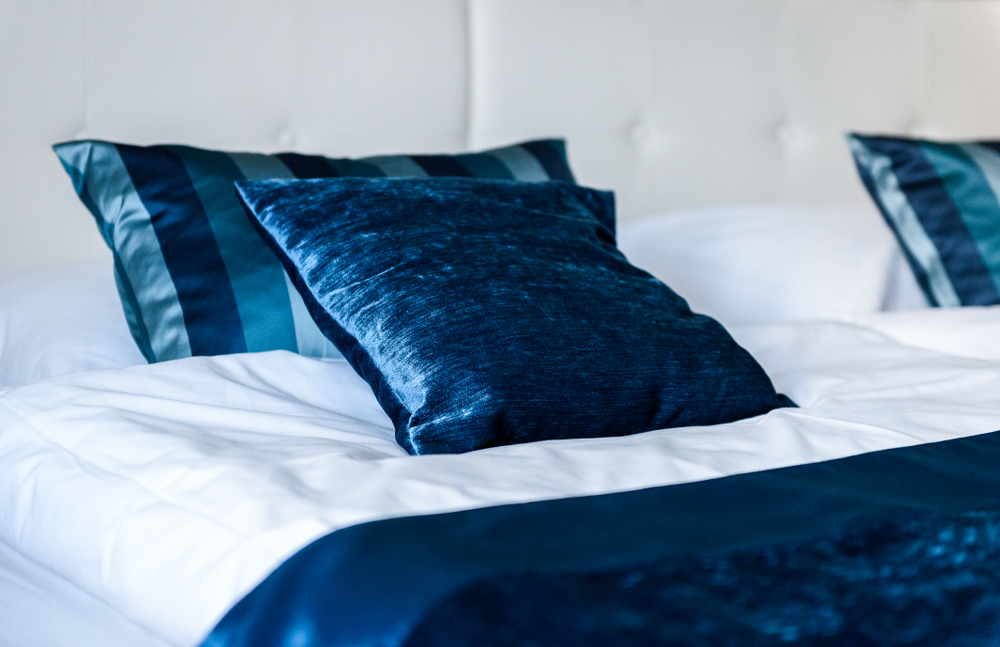 Шелковое постельное белье: советы по выбору, достоинства и недостатки